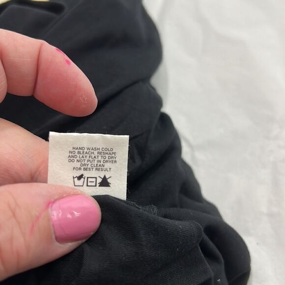 Lanston REVOLVE active keyhole front tank Black NWT size small - Picture 11 of 11